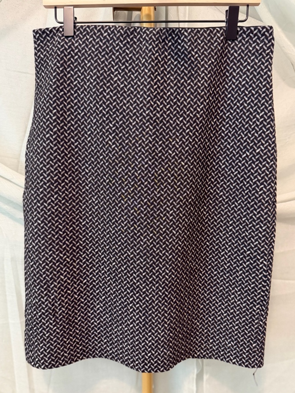 Tahari Black and White Patterned Skirt - Picture 1 of 6